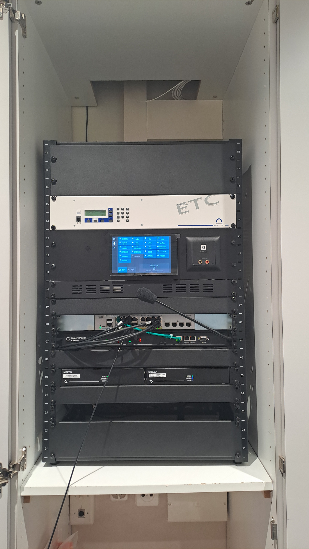 AV-Technik in 19" Rack
